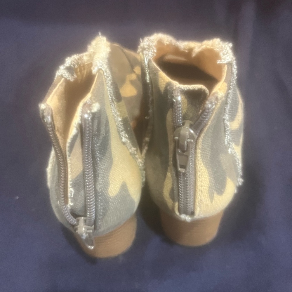Camouflage Ankle Boots - Picture 4 of 5